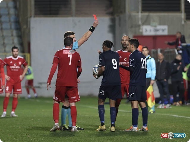 הרצליה נותרת בעשרה שחקנים (נזיה סולטאן)